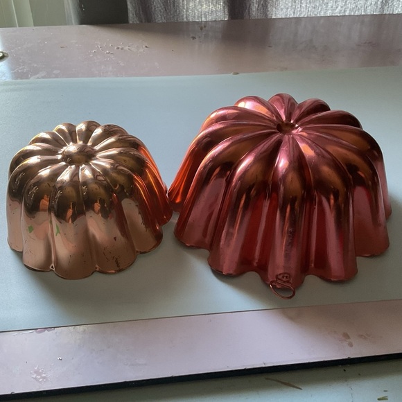 Vintage two copper jello molds- 3 1/2 cups and 2 cups- very decorative - used - Picture 1 of 11